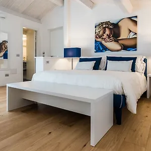 Cafe Bleu Relais Hotel